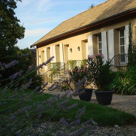 Les Communs Du Manoir Apartment Écully Екстериор снимка