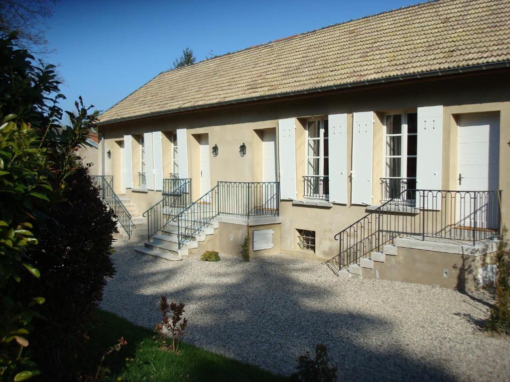 Les Communs Du Manoir Apartment Écully Екстериор снимка