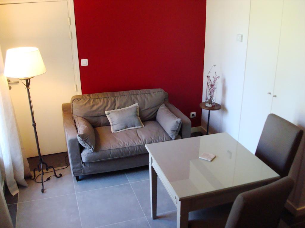 Les Communs Du Manoir Apartment Écully Екстериор снимка